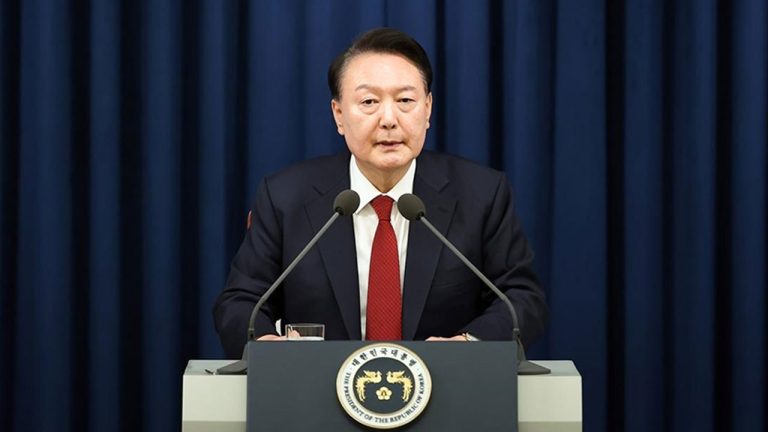 Güney Kore Devlet Başkanı Yoon görevden alındı