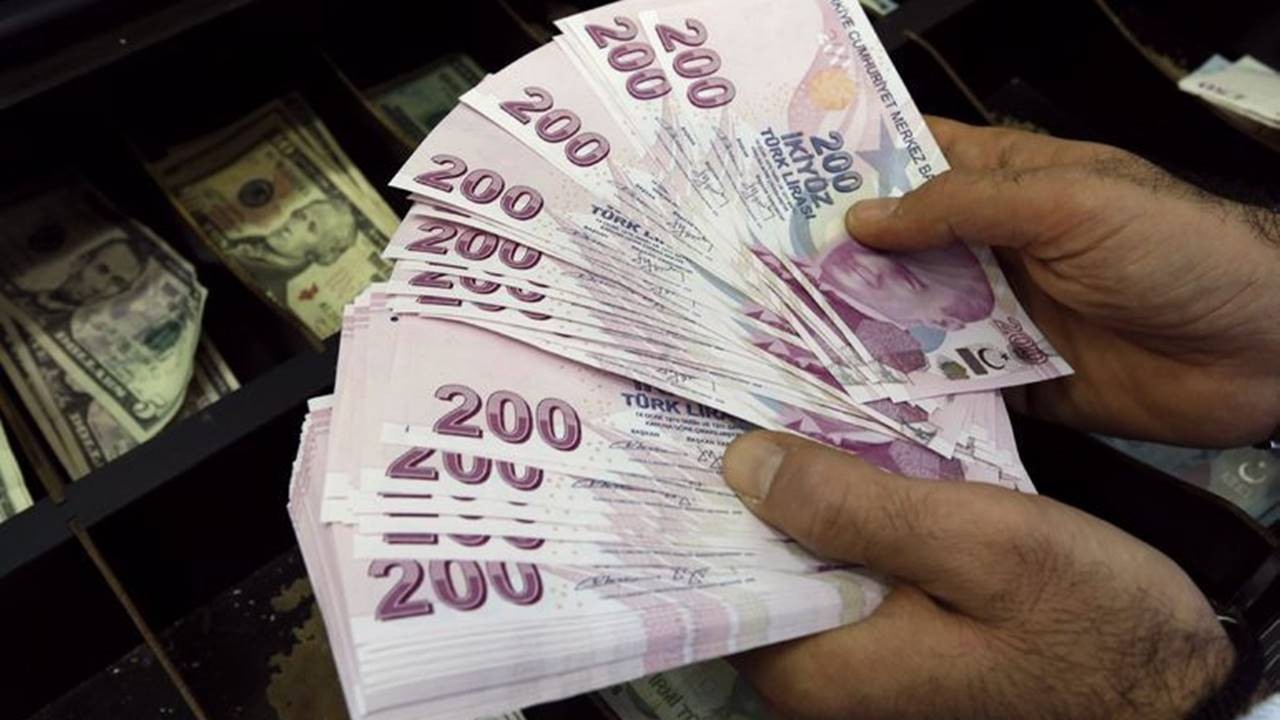 Trump’ın gümrük tarifelerinin tesiriyle petrol ve dolarda yaşanan düşüş Türkiye iktisadını nasıl etkileyecek?