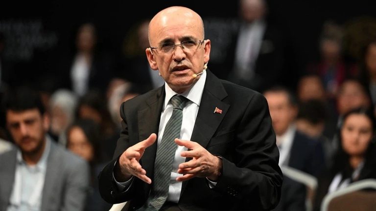 Hazine ve Maliye Bakanı Şimşek’ten Londra’da yoğun ikili görüşme trafiği