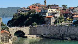 Amasra’da bayram yoğunluğu: Nüfusunun 10 katı turist geldi