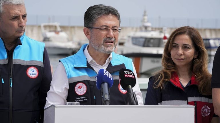 Bakan Yumaklı reislerle buluştu: 131 milyon liralık dayanak bu ay sonu balıkçılarımızın hesaplarında olacak