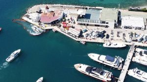 Bodrum’da marinaya yanaşan teknede patlama! Çok sayıda takım sevk edildi