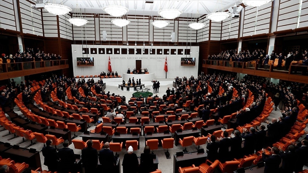 Kanun teklifi TBMM’de: Belediyelerden, YÖK’e, Ticaret Bakanlığı’ndan TSK’ya kadar büyük değişiklikler yolda!