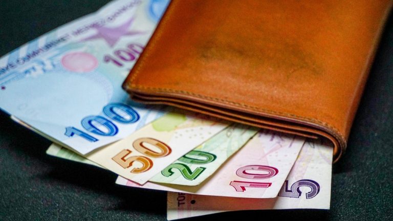 Merkez Bankası’nın anketi kestirimleri şekillendirdi: Memur ve emekliler ne kadar artırım alacak?