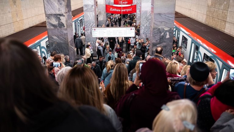 Moskova Metrosu 90. yıldönümünü kutluyor