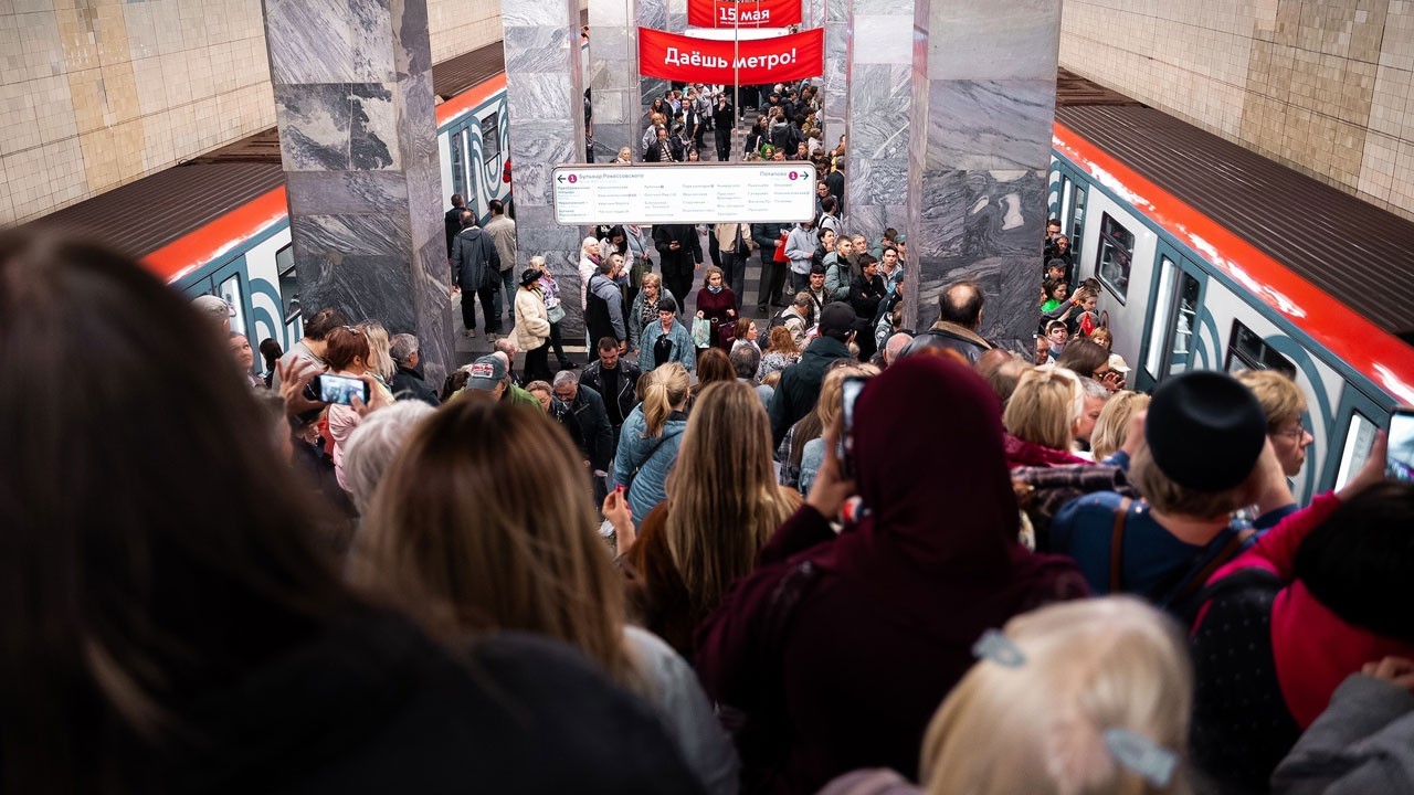 Moskova Metrosu 90. yıldönümünü kutluyor
