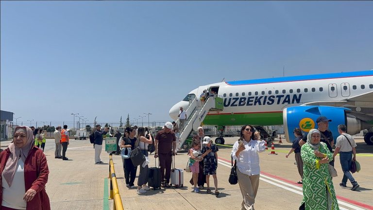 Özbekistan’dan Gazipaşa-Alanya Havalimanı’na birinci direkt uçuş gerçekleşti