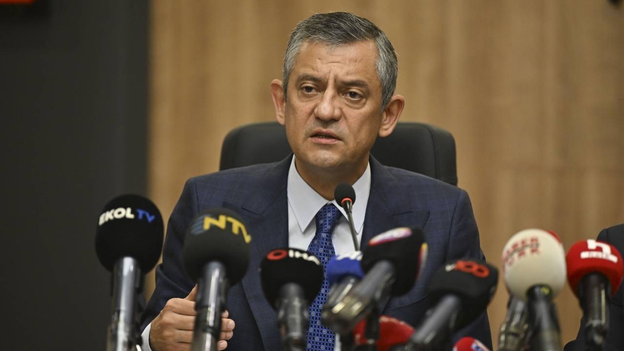 Özel’den İzmir’deki greve ait açıklama: Emekçinin hakları varsa, belediyenin de hakları var