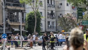 Tansiyon düşmüyor! İran eğitime orta verdi, İsrail OHAL’i uzattı