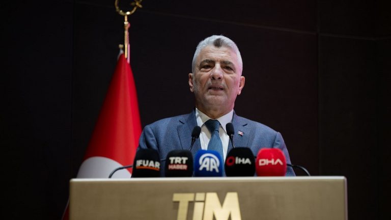 Ticaret Bakanı Ömer Bolat, 19 Mayıs kapsamında genç girişimcilerle buluştu