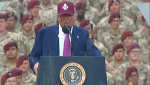 Trump cam fanustan konuşuyor: Ülkemiz işgal ediliyor, çeteleri finanse edenler var