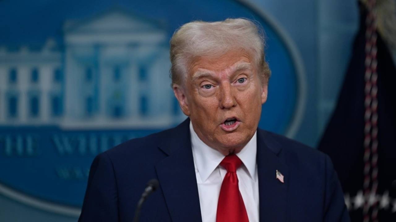 Trump’tan tansiyonu tırmandıran ihtar: Herkes derhal Tahran’ı terk etmeli!