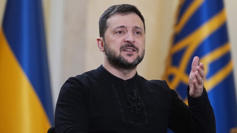 Zelenski: Rusya artık İran nükleer programını kurtarmaya çalışıyor